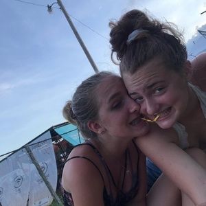 Meet your Posher, Iris